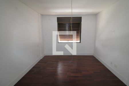 Apartamento à venda com 353m², 5 quartos e 4 vagasQuarto 2