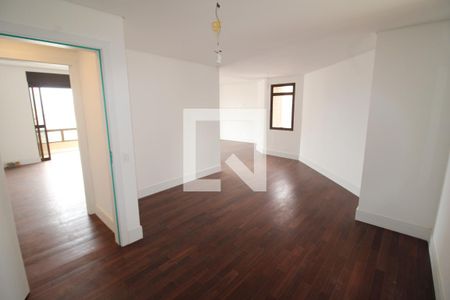 Apartamento à venda com 353m², 5 quartos e 4 vagasCorredor 2