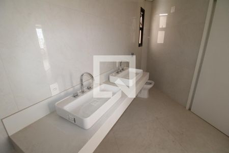 Apartamento à venda com 353m², 5 quartos e 4 vagasQuarto 4 - Banheiro