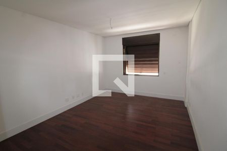 Apartamento à venda com 353m², 5 quartos e 4 vagasQuarto 1