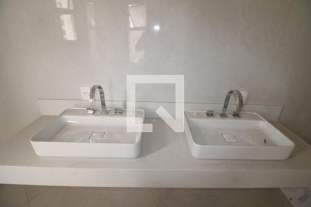 Apartamento à venda com 353m², 5 quartos e 4 vagasQuarto 4 - Banheiro