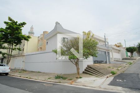 Casa à venda com 250m², 3 quartos e 2 vagasFachada