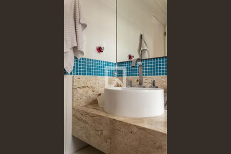 Apartamento à venda com 245m², 3 quartos e 4 vagasBanheiro da Suíte 2