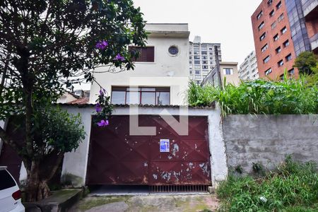 Casa à venda com 176m², 3 quartos e 2 vagas Casa à venda com 176m², 3 quartos e 2 vagasFachada