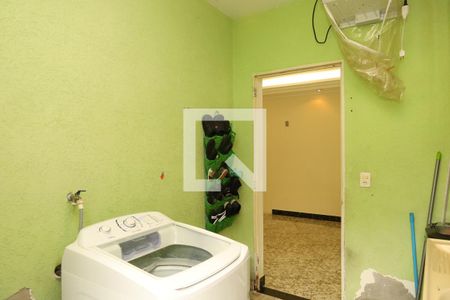 Casa à venda com 330m², 6 quartos e 5 vagasÁrea de Serviço