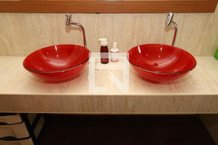 Casa à venda com 330m², 6 quartos e 5 vagasBanheiro 2