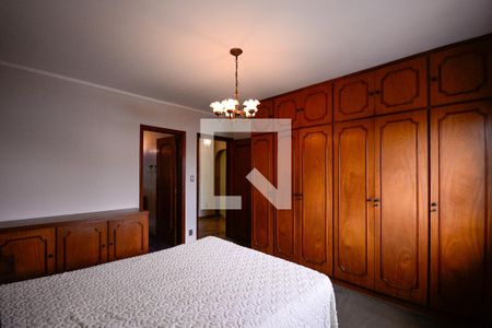 Casa à venda com 333m², 4 quartos e 2 vagasQuarto 2 - Suíte