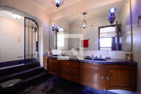 Casa à venda com 333m², 4 quartos e 2 vagasBanheiro do Quarto 2