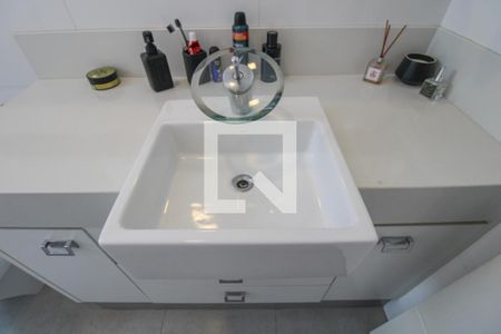 Casa à venda com 330m², 5 quartos e 3 vagas Casa à venda com 330m², 5 quartos e 3 vagasBanheiro do Quarto 3 (suíte)