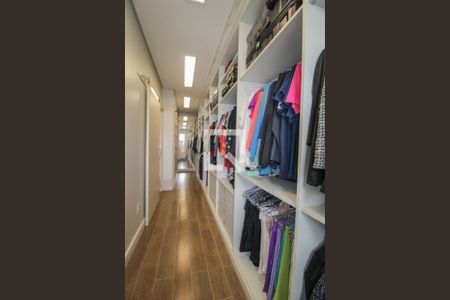Casa à venda com 330m², 5 quartos e 3 vagas Casa à venda com 330m², 5 quartos e 3 vagasQuarto 5 (suíte master) - Closet