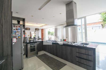 Casa à venda com 330m², 5 quartos e 3 vagas Casa à venda com 330m², 5 quartos e 3 vagasCozinha