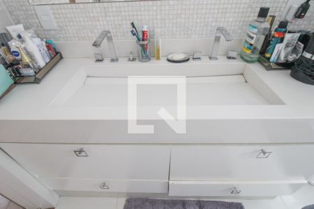 Casa à venda com 330m², 5 quartos e 3 vagas Casa à venda com 330m², 5 quartos e 3 vagasBanheiro do Quarto 5 (suíte master)