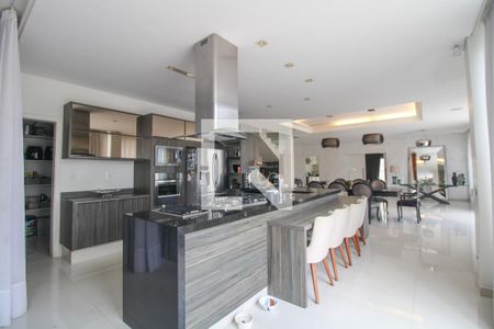 Casa à venda com 330m², 5 quartos e 3 vagas Casa à venda com 330m², 5 quartos e 3 vagasCozinha