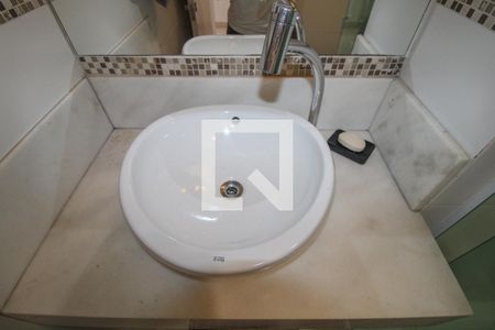 Casa à venda com 330m², 5 quartos e 3 vagas Casa à venda com 330m², 5 quartos e 3 vagasBanheiro da área da churrasqueira