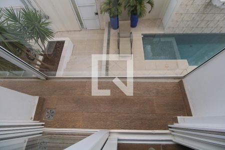 Casa à venda com 330m², 5 quartos e 3 vagas Casa à venda com 330m², 5 quartos e 3 vagasSacada do Quarto 3 (suíte)