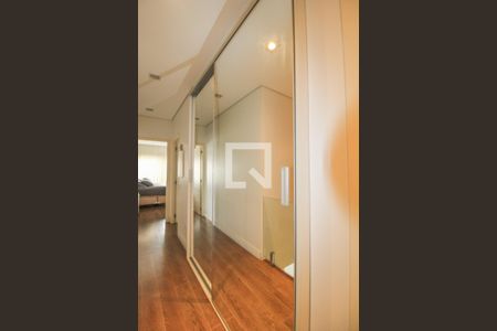 Casa à venda com 330m², 5 quartos e 3 vagas Casa à venda com 330m², 5 quartos e 3 vagasCorredor