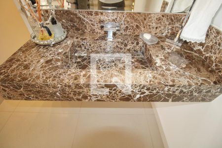 Casa à venda com 330m², 5 quartos e 3 vagas Casa à venda com 330m², 5 quartos e 3 vagasLavabo