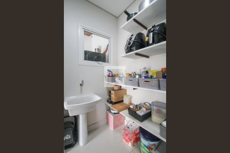 Casa à venda com 330m², 5 quartos e 3 vagas Casa à venda com 330m², 5 quartos e 3 vagasCozinha - Despensa