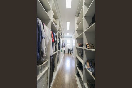 Casa à venda com 330m², 5 quartos e 3 vagas Casa à venda com 330m², 5 quartos e 3 vagasQuarto 5 (suíte master) - Closet