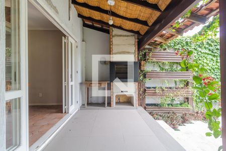 Casa à venda com 240m², 3 quartos e 2 vagas Casa à venda com 240m², 3 quartos e 2 vagasQuintal