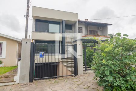 Casa à venda com 240m², 3 quartos e 2 vagas Casa à venda com 240m², 3 quartos e 2 vagasFachada
