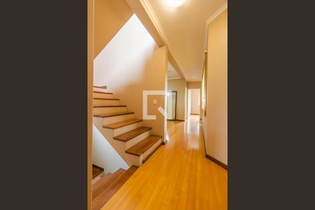 Casa à venda com 240m², 3 quartos e 2 vagas Casa à venda com 240m², 3 quartos e 2 vagasCorredor