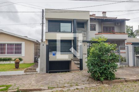 Casa à venda com 240m², 3 quartos e 2 vagas Casa à venda com 240m², 3 quartos e 2 vagasFachada