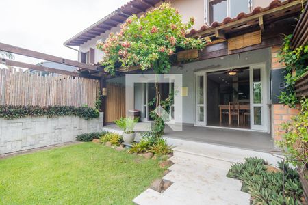 Casa à venda com 240m², 3 quartos e 2 vagas Casa à venda com 240m², 3 quartos e 2 vagasQuintal