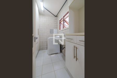 Casa à venda com 240m², 3 quartos e 2 vagas Casa à venda com 240m², 3 quartos e 2 vagasÁrea de Serviço