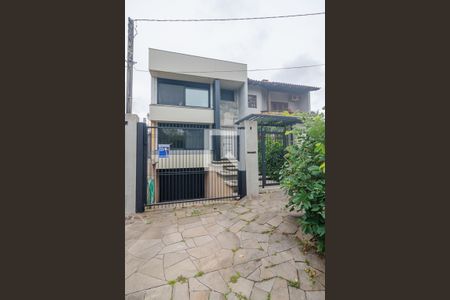 Casa à venda com 240m², 3 quartos e 2 vagas Casa à venda com 240m², 3 quartos e 2 vagasFachada