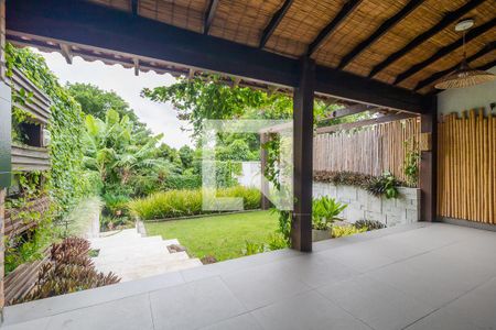 Casa à venda com 240m², 3 quartos e 2 vagas Casa à venda com 240m², 3 quartos e 2 vagasQuintal