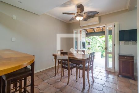 Casa à venda com 240m², 3 quartos e 2 vagas Casa à venda com 240m², 3 quartos e 2 vagasCopa