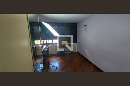 Casa à venda com 353m², 3 quartos e 6 vagas Casa à venda com 353m², 3 quartos e 6 vagasQuarto