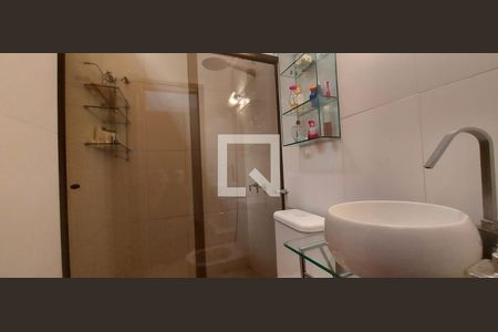 Casa à venda com 353m², 3 quartos e 6 vagas Casa à venda com 353m², 3 quartos e 6 vagasBanheiro