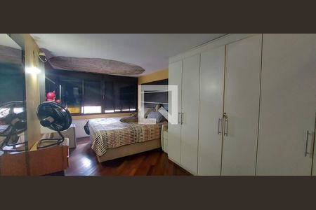 Casa à venda com 353m², 3 quartos e 6 vagas Casa à venda com 353m², 3 quartos e 6 vagasQuarto