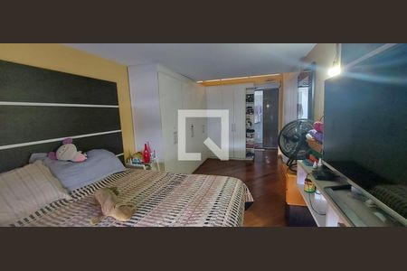 Casa à venda com 353m², 3 quartos e 6 vagas Casa à venda com 353m², 3 quartos e 6 vagasQuarto