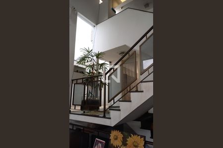 Casa à venda com 353m², 3 quartos e 6 vagas Casa à venda com 353m², 3 quartos e 6 vagasEscada