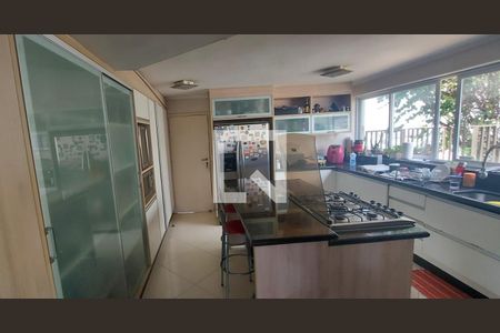 Casa à venda com 353m², 3 quartos e 6 vagas Casa à venda com 353m², 3 quartos e 6 vagasCozinha