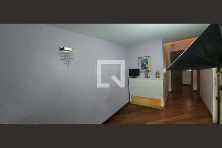 Casa à venda com 353m², 3 quartos e 6 vagas Casa à venda com 353m², 3 quartos e 6 vagasQuarto