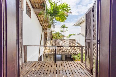 Casa de condomínio à venda com 469m², 4 quartos e 4 vagas Casa de condomínio à venda com 469m², 4 quartos e 4 vagasSuíte 1 Varanda