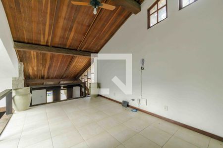 Casa de condomínio à venda com 469m², 4 quartos e 4 vagas Casa de condomínio à venda com 469m², 4 quartos e 4 vagasSala Privativa