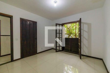 Casa de condomínio à venda com 469m², 4 quartos e 4 vagas Casa de condomínio à venda com 469m², 4 quartos e 4 vagasSuíte 3