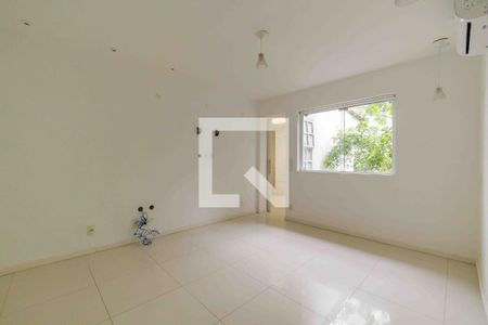 Casa de condomínio à venda com 469m², 4 quartos e 4 vagas Casa de condomínio à venda com 469m², 4 quartos e 4 vagasSuíte 4