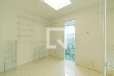 Casa de condomínio à venda com 469m², 4 quartos e 4 vagas Casa de condomínio à venda com 469m², 4 quartos e 4 vagasSuíte 4 Closet