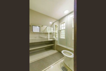 Casa de condomínio à venda com 469m², 4 quartos e 4 vagas Casa de condomínio à venda com 469m², 4 quartos e 4 vagasBanheiro da Suíte 3