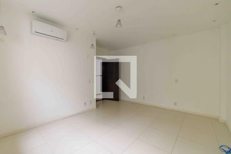 Casa de condomínio à venda com 469m², 4 quartos e 4 vagas Casa de condomínio à venda com 469m², 4 quartos e 4 vagasSuíte 4