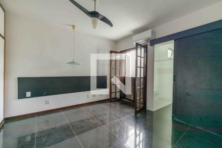 Casa de condomínio à venda com 469m², 4 quartos e 4 vagas Casa de condomínio à venda com 469m², 4 quartos e 4 vagasSuíte 2