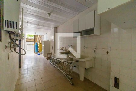 Casa de condomínio à venda com 469m², 4 quartos e 4 vagas Casa de condomínio à venda com 469m², 4 quartos e 4 vagasÁrea de Serviço