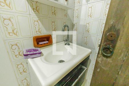 Casa de condomínio à venda com 469m², 4 quartos e 4 vagas Casa de condomínio à venda com 469m², 4 quartos e 4 vagasBanheiro de Serviço