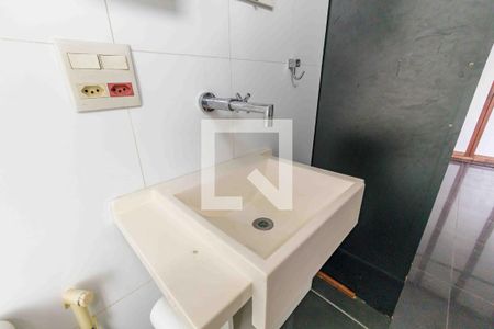 Casa de condomínio à venda com 469m², 4 quartos e 4 vagas Casa de condomínio à venda com 469m², 4 quartos e 4 vagasBanheiro da Suíte 2